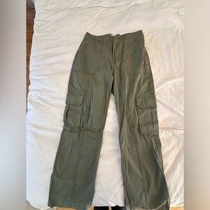 NWT Abercrombie women’s wide leg army green cargo pants, size 27